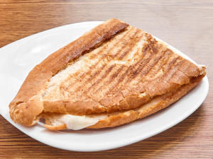 Yarım Ekmek Arası Kaşarlı Tost