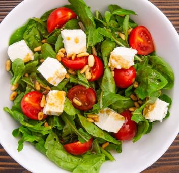 Peynirli Roka Salatası