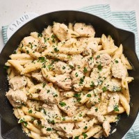 CHICKEN ALFREDO PENNE PASTA