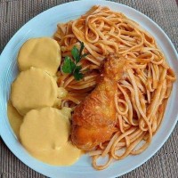 🍝 Tallarines Rojos – Tradición, sabor y hogar en un solo plato
