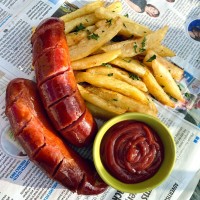 FRITES ET SAUCISSES