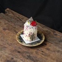 Muz Çilekli Tekli Pasta (Adet) - Soslu