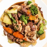 Carne com legumes ( boi , porco , frango )