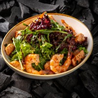 Теплый салат с морепродуктами